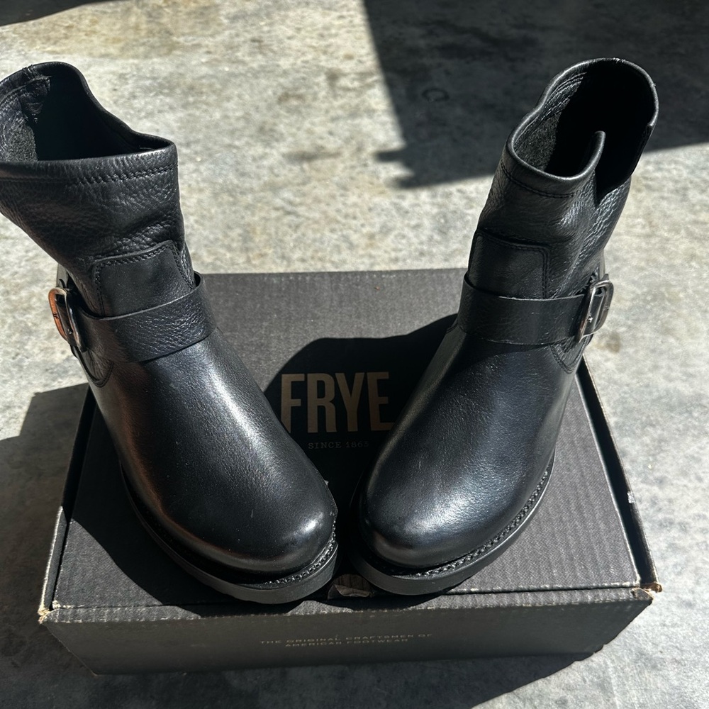 NEW FRYE VERONICA BOOTIE BLACK BUTTERY SOFT GENUINE LEATHER BOOTS SZ 7.5 - Picture 10 of 15
